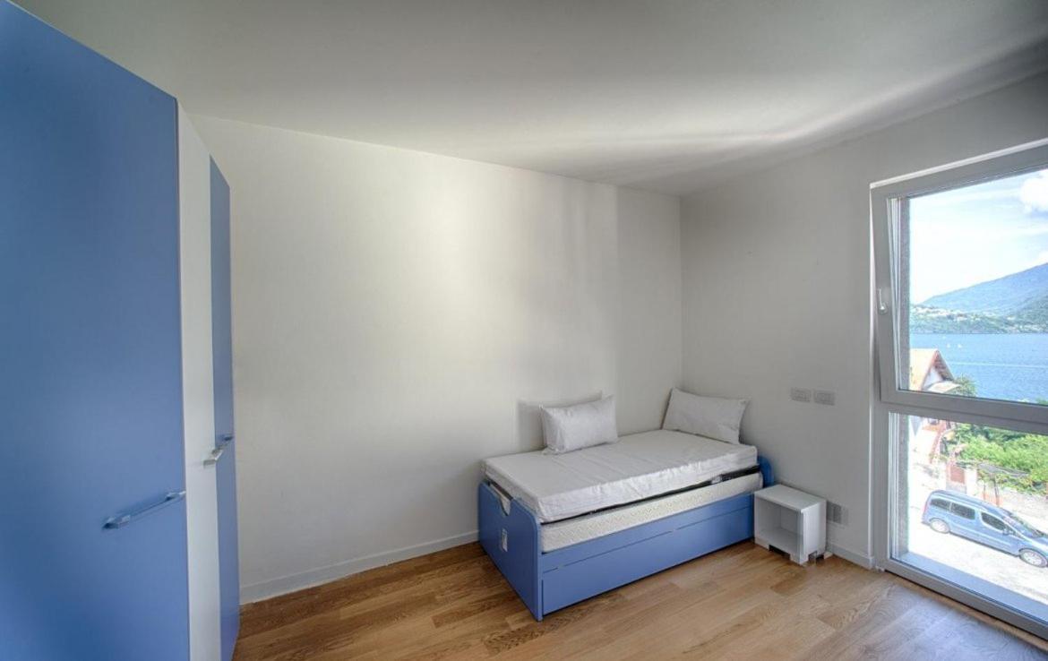 Modern Apartments Lake View With Pool Musso Buitenkant foto