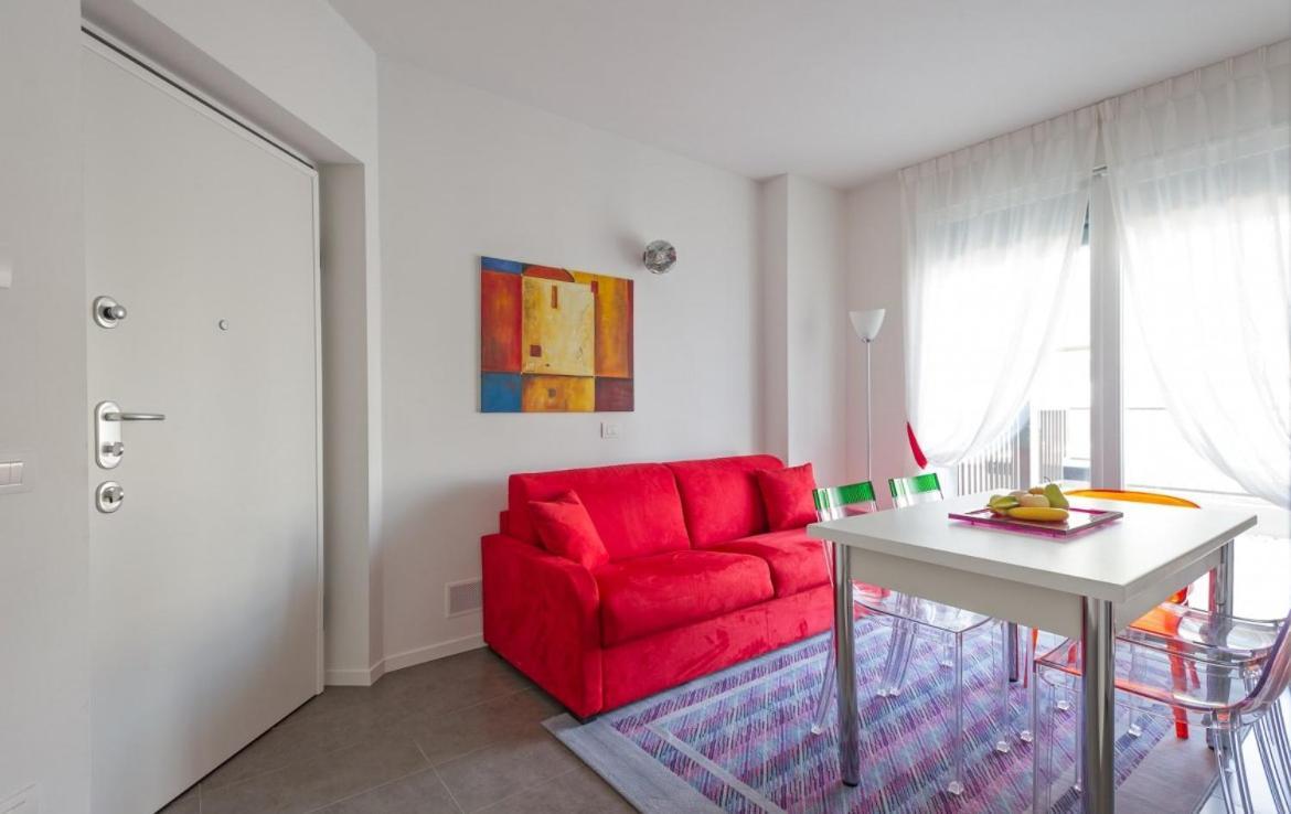 Modern Apartments Lake View With Pool Musso Buitenkant foto