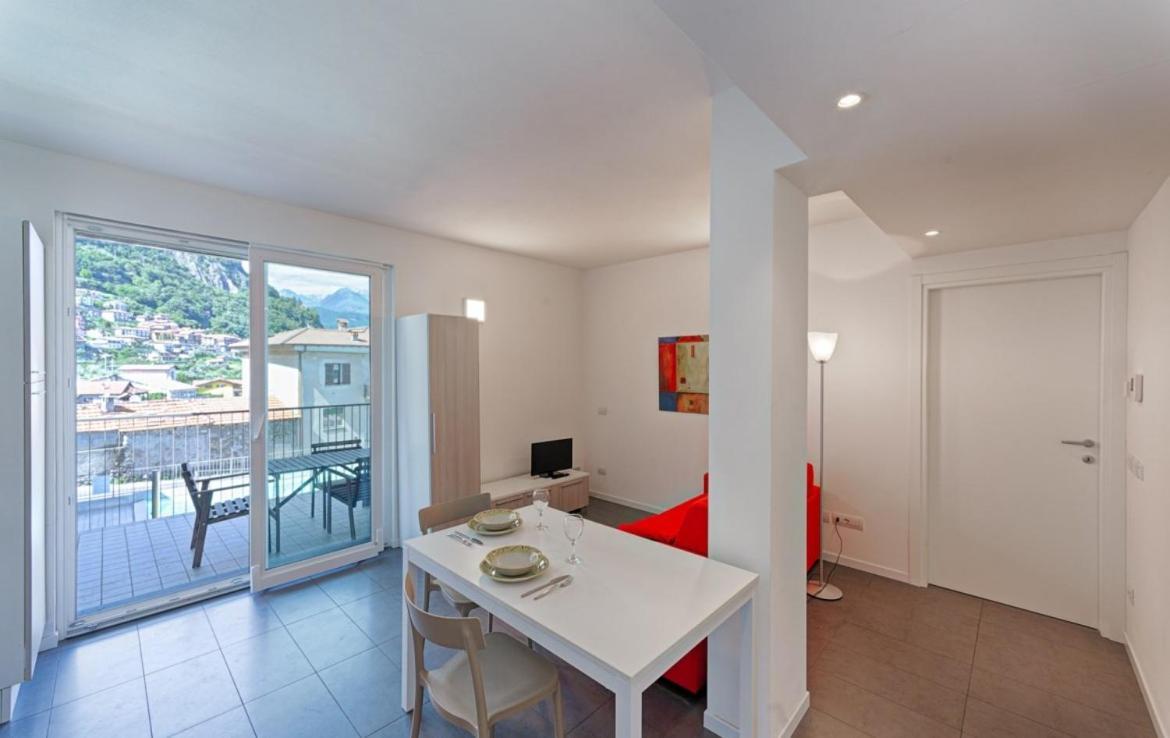 Modern Apartments Lake View With Pool Musso Buitenkant foto