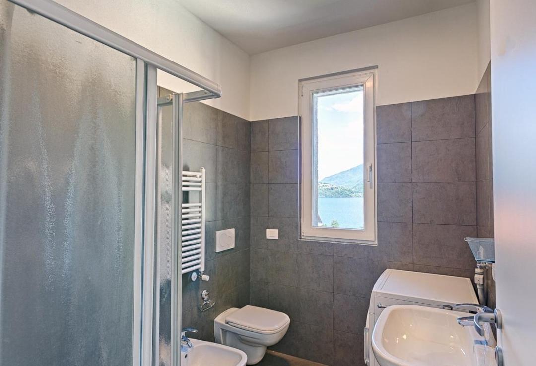 Modern Apartments Lake View With Pool Musso Buitenkant foto
