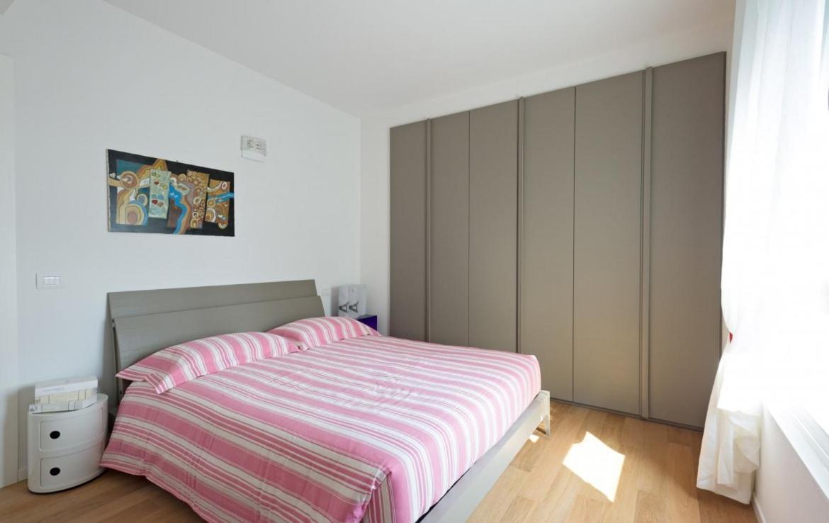 Modern Apartments Lake View With Pool Musso Buitenkant foto