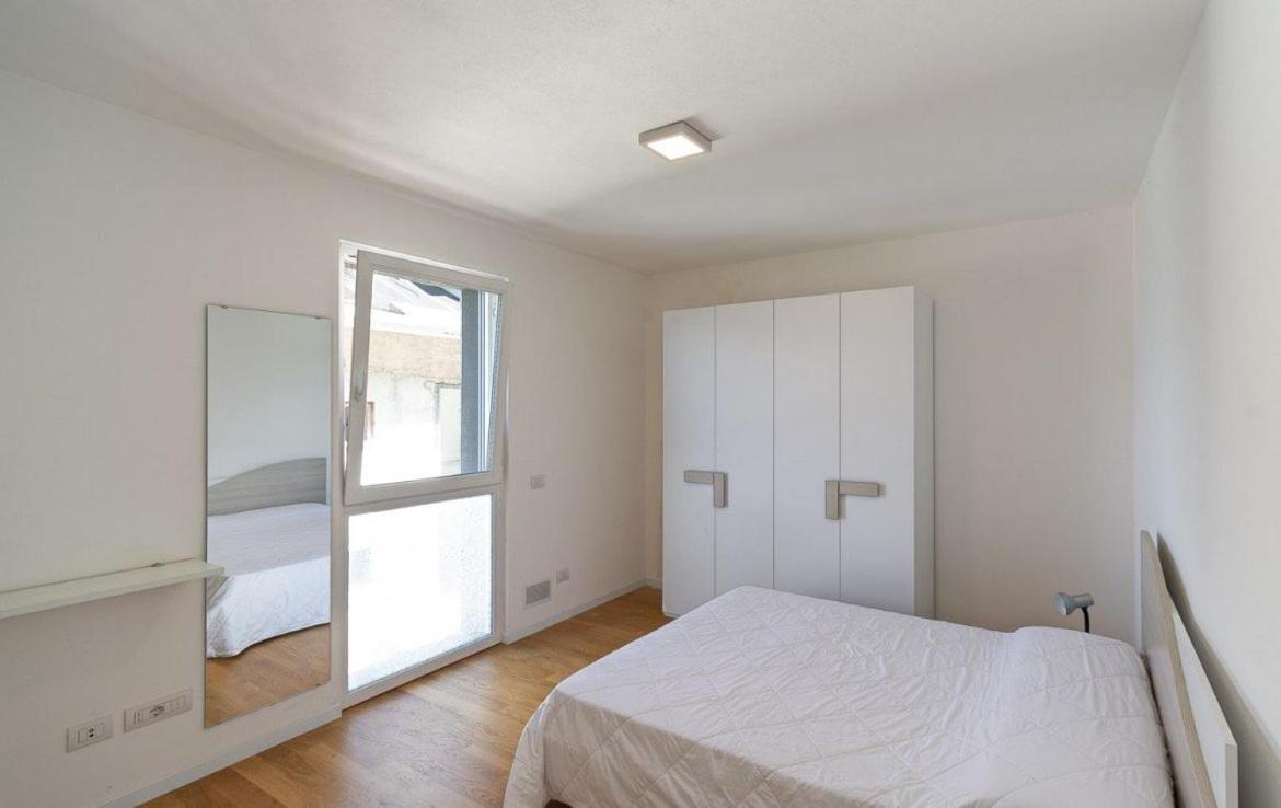 Modern Apartments Lake View With Pool Musso Buitenkant foto